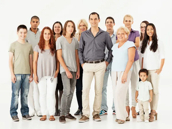 çok etnik gruptan oluşan karma yaş grubu