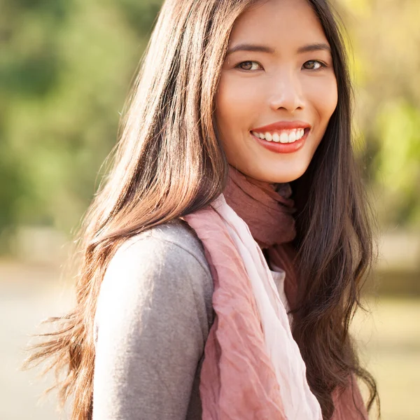 Beautiful Woman Outdoors — Stock Photo, Image