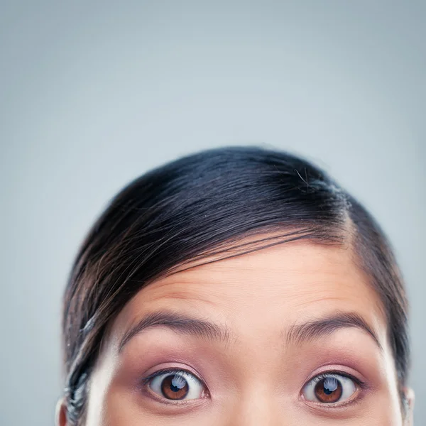 Verrast Aziatische vrouw — Stockfoto