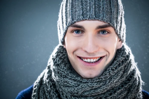 Mann in Winterkleidung — Stockfoto