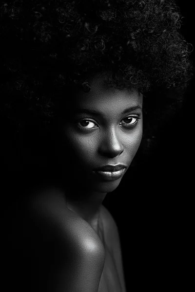 Beauté africaine sombre — Photo