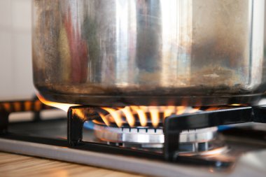 Tencere brülör üzerinde