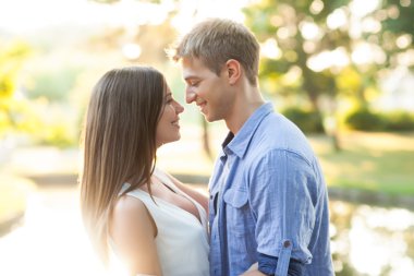 Romantik Çift açık havada