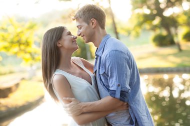 Romantik Çift açık havada