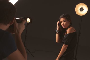 fotoğrafçı ve modeli