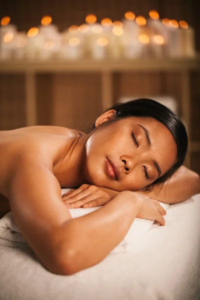 Vrouw te wachten voor een massage — Stockfoto
