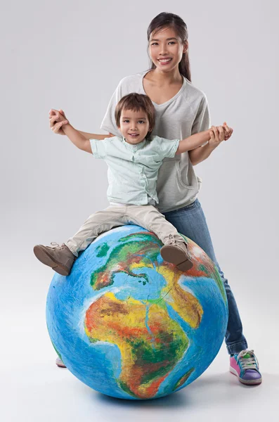 Mother Son and Planet Earth — Stock Photo, Image