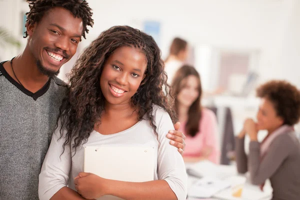 Studenti universitari africani sorridenti — Foto Stock