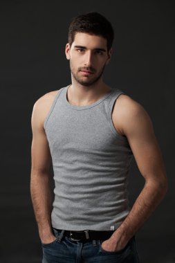serin yakışıklı beyaz adam
