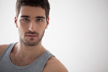 serin yakışıklı beyaz adam