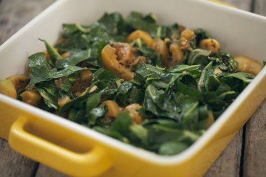 Ispanak ve squash güveç