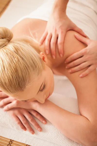 Massaggio alla schiena — Foto Stock