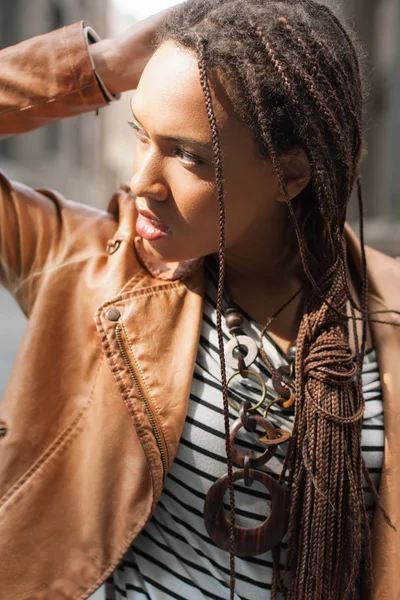 Afrikanische Stadtfrau — Stockfoto