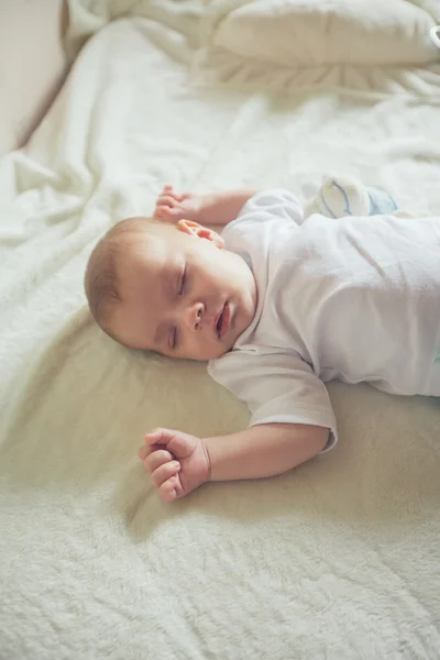 Babyjongen slapen — Stockfoto