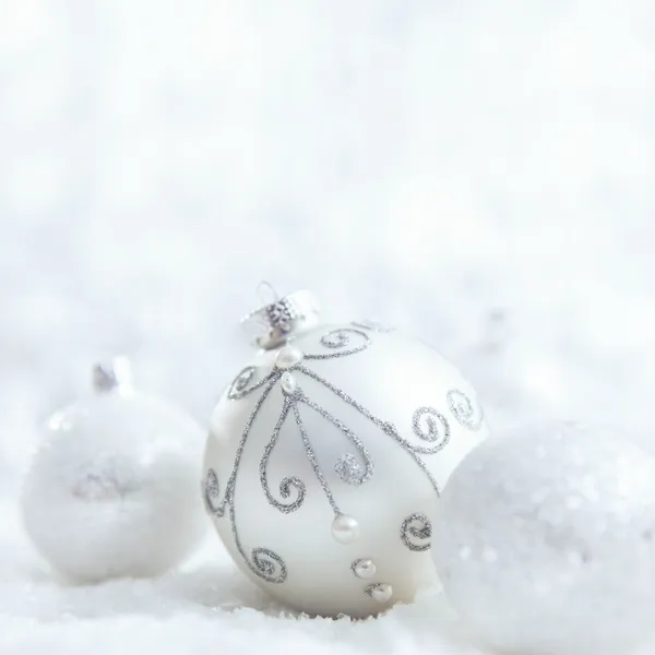 Białe Boże Narodzenie ozdoby — Zdjęcie stockowe