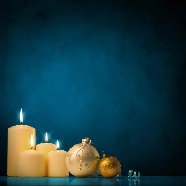 圣诞蜡烛和装饰品 图库图片