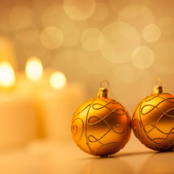 Kerst kaarsen en ornamenten Rechtenvrije Stockafbeeldingen