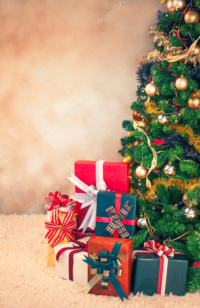 Pics christmas trees with presents Christmas Tree and Presents — Stock Photo © luminastock
