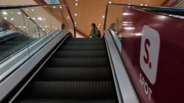 Sofia Bulgarie Septembre 2022 Utilisation Escalator Pour Faire Shopping Intérieur — Video