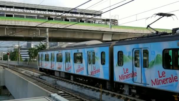 Mrtジャカルタ駅はインドネシアのアショーン ジャカルタ駅から出発します — ストック動画