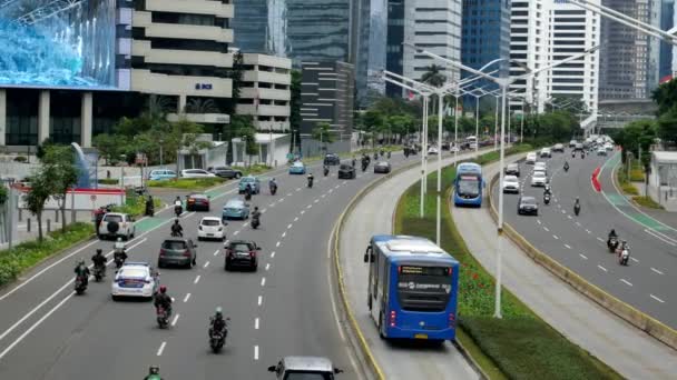 Jakarta Brt Nazwie Transjakarta Przechodzi Sudirman Drogowego Centrum Dżakarty Indonezja — Wideo stockowe