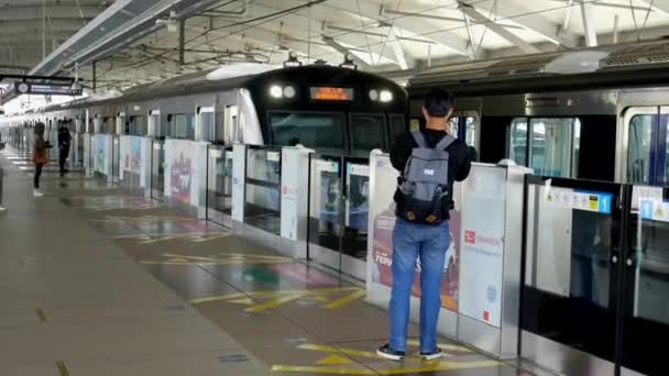 Потяг Джакарта Мрт Прибув Станцію Південній Джакарті Індонезія — стокове відео