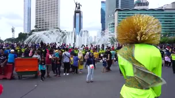 Ondel Ondel Burattini Esibisce Sulla Strada Jakarta Vicino Bundaran Punto — Video Stock