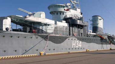 ORP Blyskawica müze gemisi. İkinci Dünya Savaşı sırasında Polonya donanma destroyeri gemisi. Byskawica (Türkçe: Şimşek), Polonya 'nın Gdynia şehrinde bir müze gemisi olarak korunmuş ve dünyanın en eski korunmuş destroyeridir..