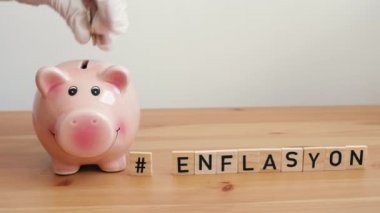 Enflasyon kelimesi Türkçe. Enflasyon konsepti sırasında tasarrufların durumu kontrol ediliyor.