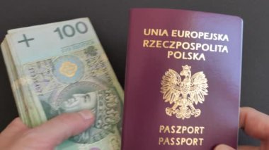 Seyahat parası (Polonya zloti) ve Polonya pasaportu