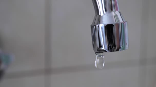 Grifo Goteo Desperdicio Agua Movimiento Lento — Vídeo de stock