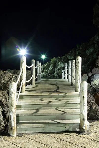 Puente de madera por la noche —  Fotos de Stock