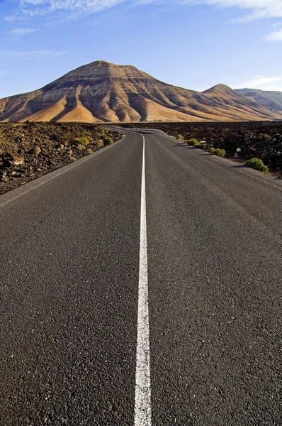 Mountain road on Lanzarote — Stock Photo, Image