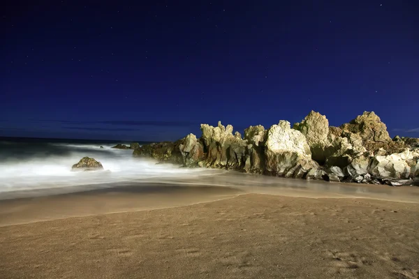 Strand mit Felsen auf Teneriffa — Stockfoto