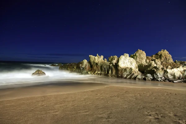 Tenerife kayalar ile plaj — Stok fotoğraf