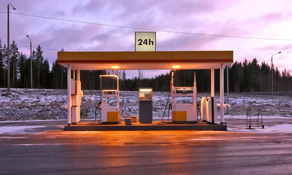 Posto de gasolina solitário na Finlândia — Fotografia de Stock