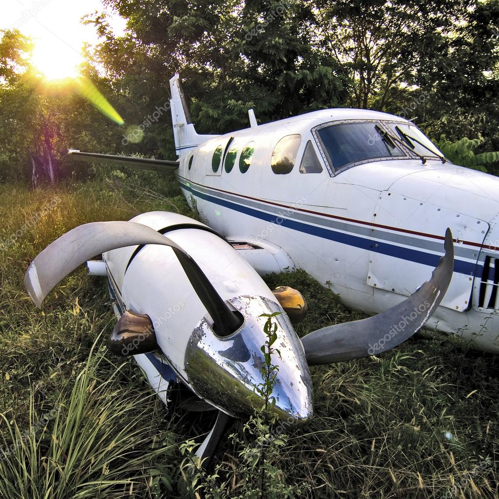 plane wreck the airline industry in 2001 2004 Poor behavior, fatigue led to '04 plane crash investigators at the crash site of a corporate airlines flight near kirksville, mo, in 2004 airline. plane wreck the airline industry in 2001 2004 Poor behavior, fatigue led to '04 plane crash investigators at the crash site of a corporate airlines flight near kirksville, mo, in 2004 airline.