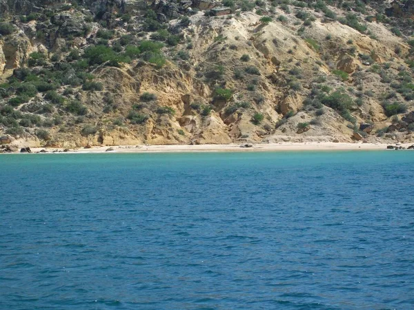 Una Foto Vertical Del Hermoso Mar Con Playa — Foto de Stock