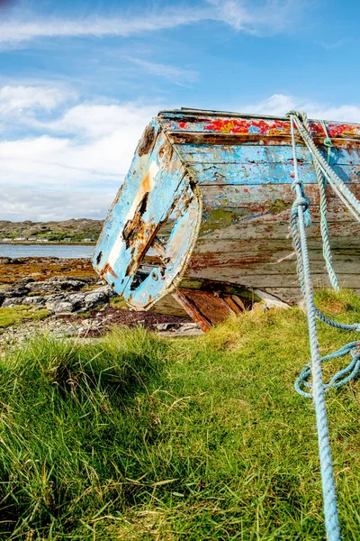 Clifden İrlanda yakınlarında eski bir gemi enkazı