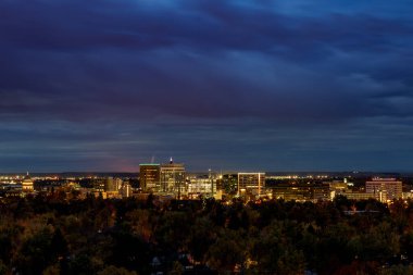 Gece Boise Idaho siluetinin güzel görünümü