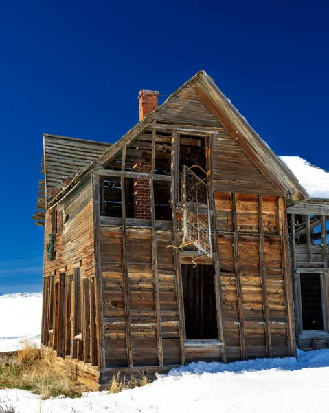 Quinta Inverno Meio Campo Com Uma Cama Pendurada Janela — Fotografia de Stock