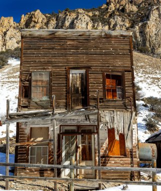 Bayhorse mağaza binası havadan ve zamandan yıkılıyor