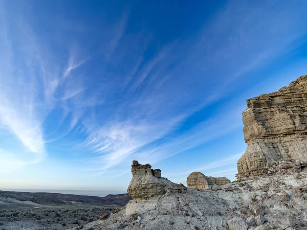 Roma Oregon Kayaların Sütunları Gün batımında mavi gökyüzüyle