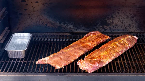 Golden Pork Ribs Smoker Water Tin —  Fotos de Stock