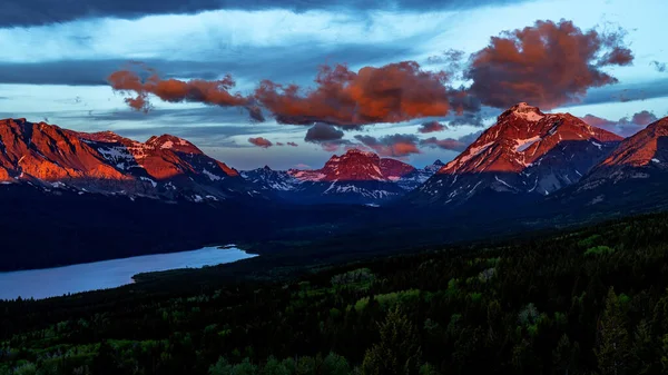 日の出の美しいモンタナ州の風景 — ストック写真