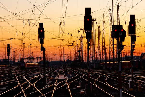 日没時の鉄道線路 — ストック写真