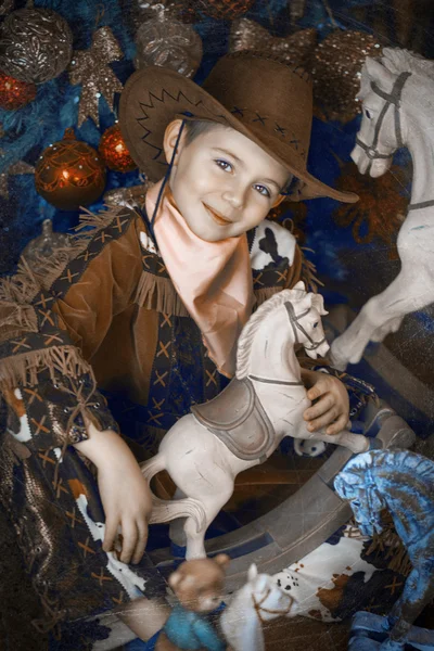 Menino em traje de cowboy — Fotografia de Stock