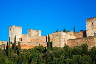 Ortaçağ Müslüman kalesi Granada 'daki Alhambra' nın muhteşem manzarası.