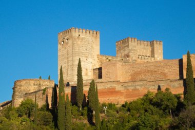 Ortaçağ Müslüman kalesi Granada 'daki Alhambra' nın muhteşem manzarası.