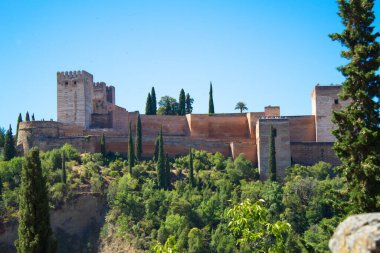 Ortaçağ Müslüman kalesi Granada 'daki Alhambra' nın muhteşem manzarası.